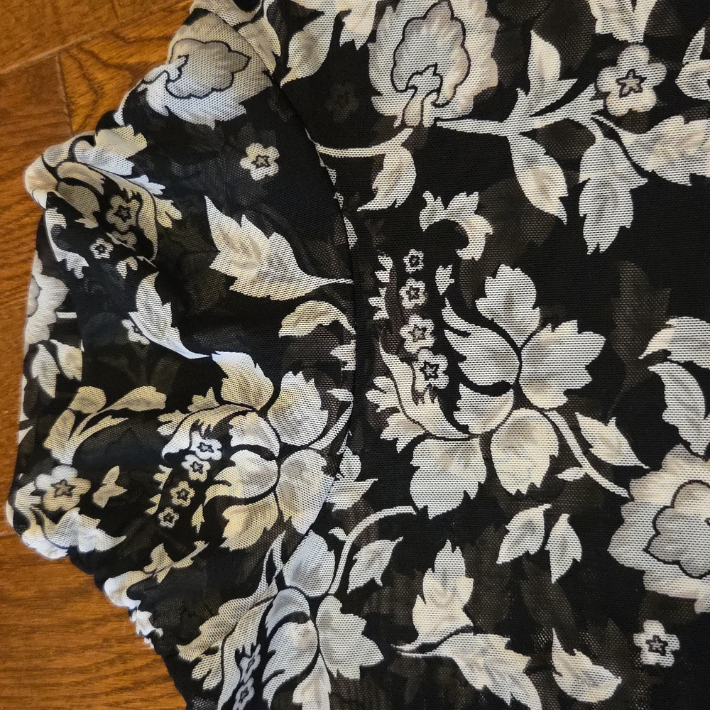 WHBM Floral Top - Picture 3 of 6